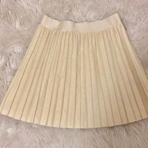 Hinge cream pleated leather skirt